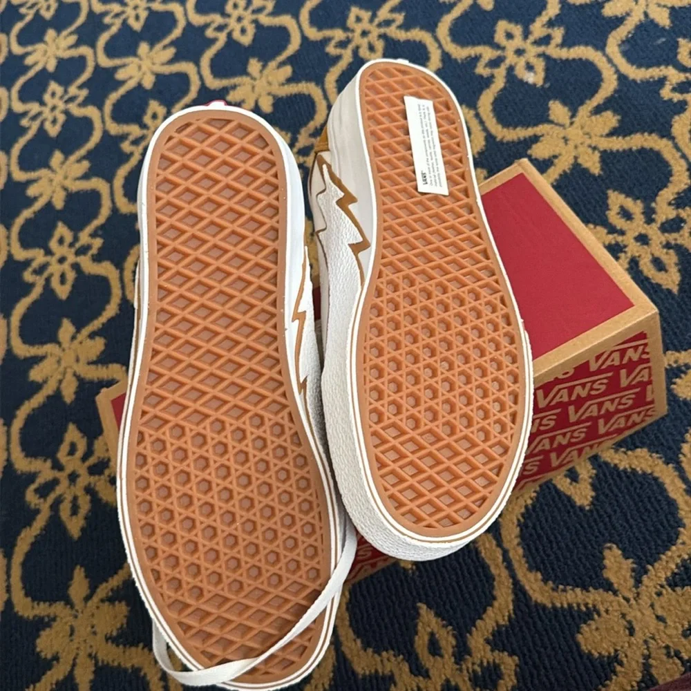 Vans Men's Low-Top Casual Sneakers in White and Tan